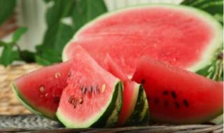 三伏天汗水出多了吃什么最好 末伏吃什么食物最好